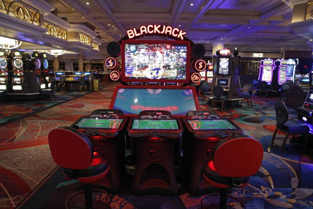 what casinos in indiana have live tables