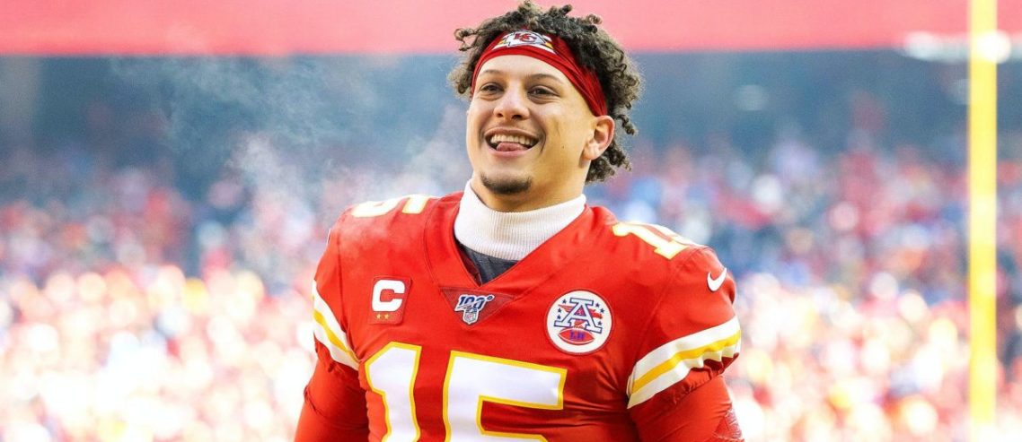 NFL News and Notes: Chiefs Sign Mahomes To Record Deal - US Gambling Sites