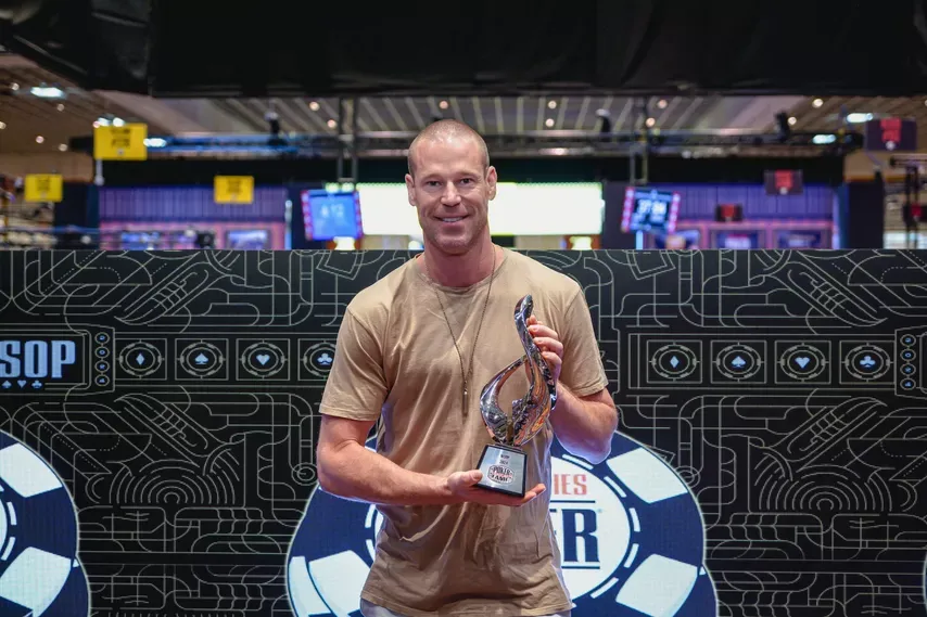 Patrik Antonius accepting his HOF induction